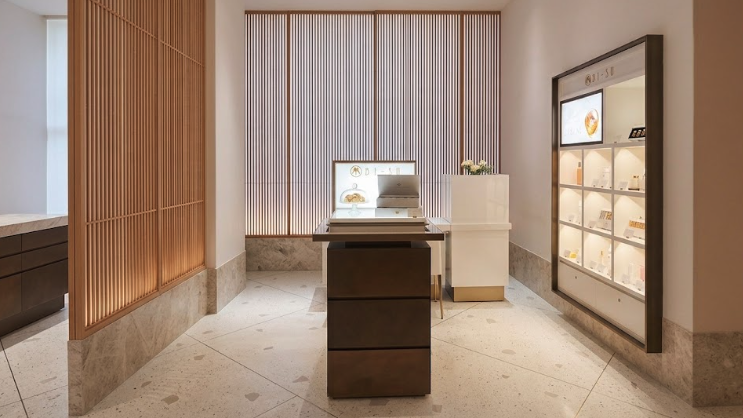 BI-SU ISETAN SALONE